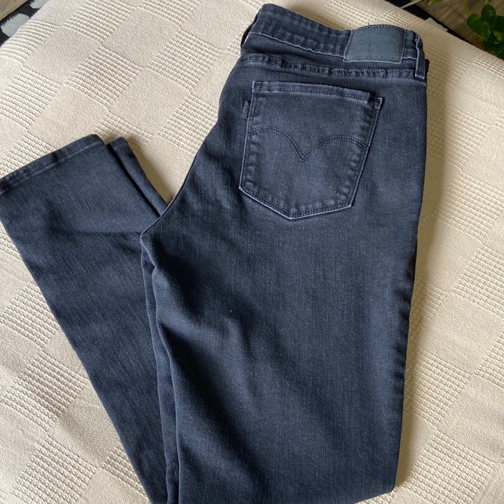 Women’s Levi’s black 711 skinny jeans